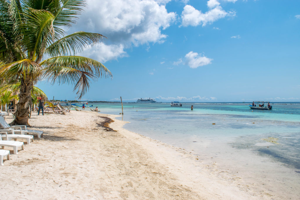 Beach Clubbing in Costa Maya - Halee with a Flair